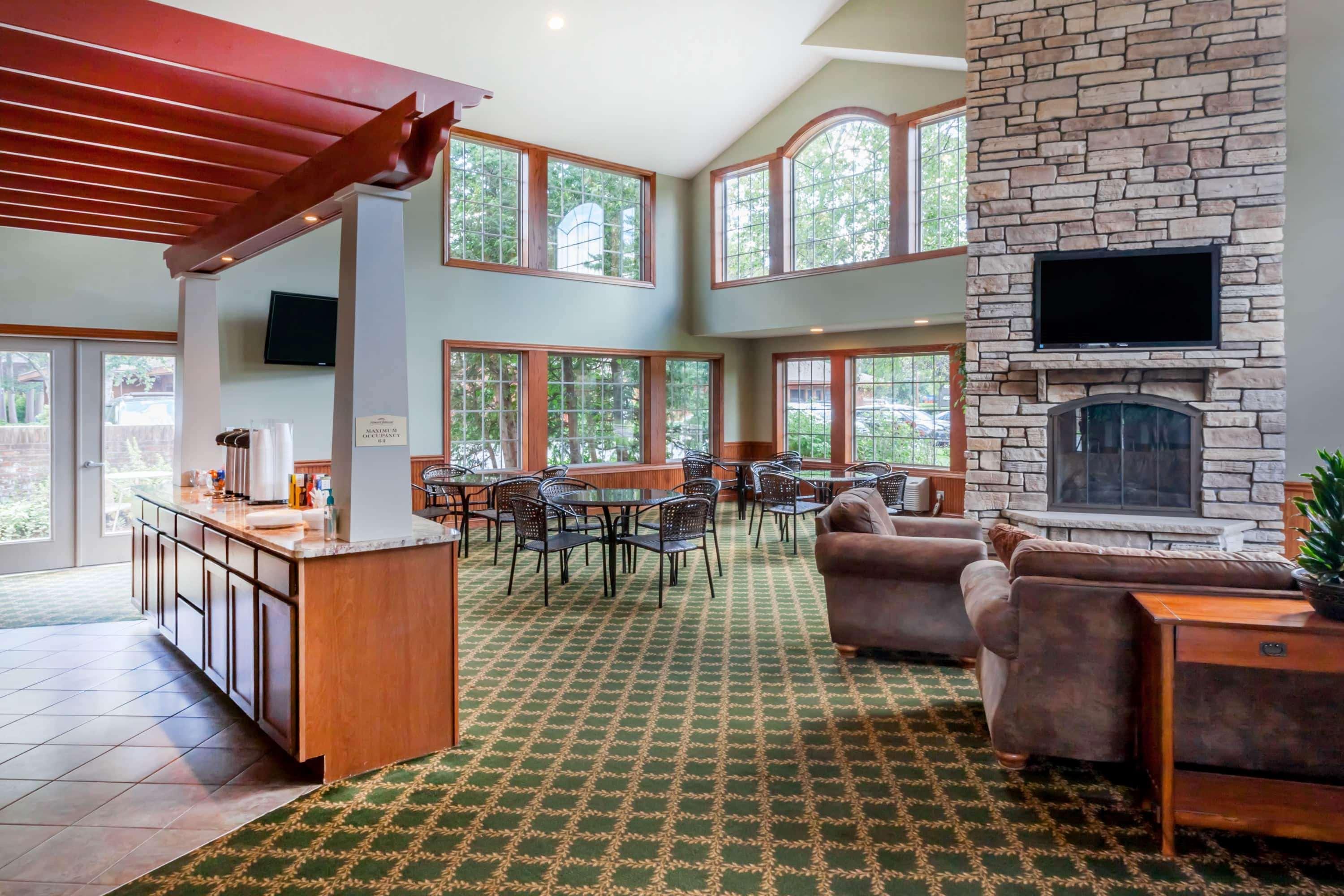 Howard Johnson By Wyndham Traverse City Exterior foto