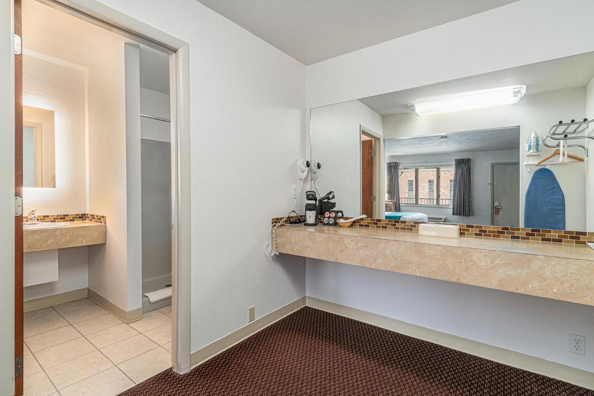 Howard Johnson By Wyndham Traverse City Exterior foto