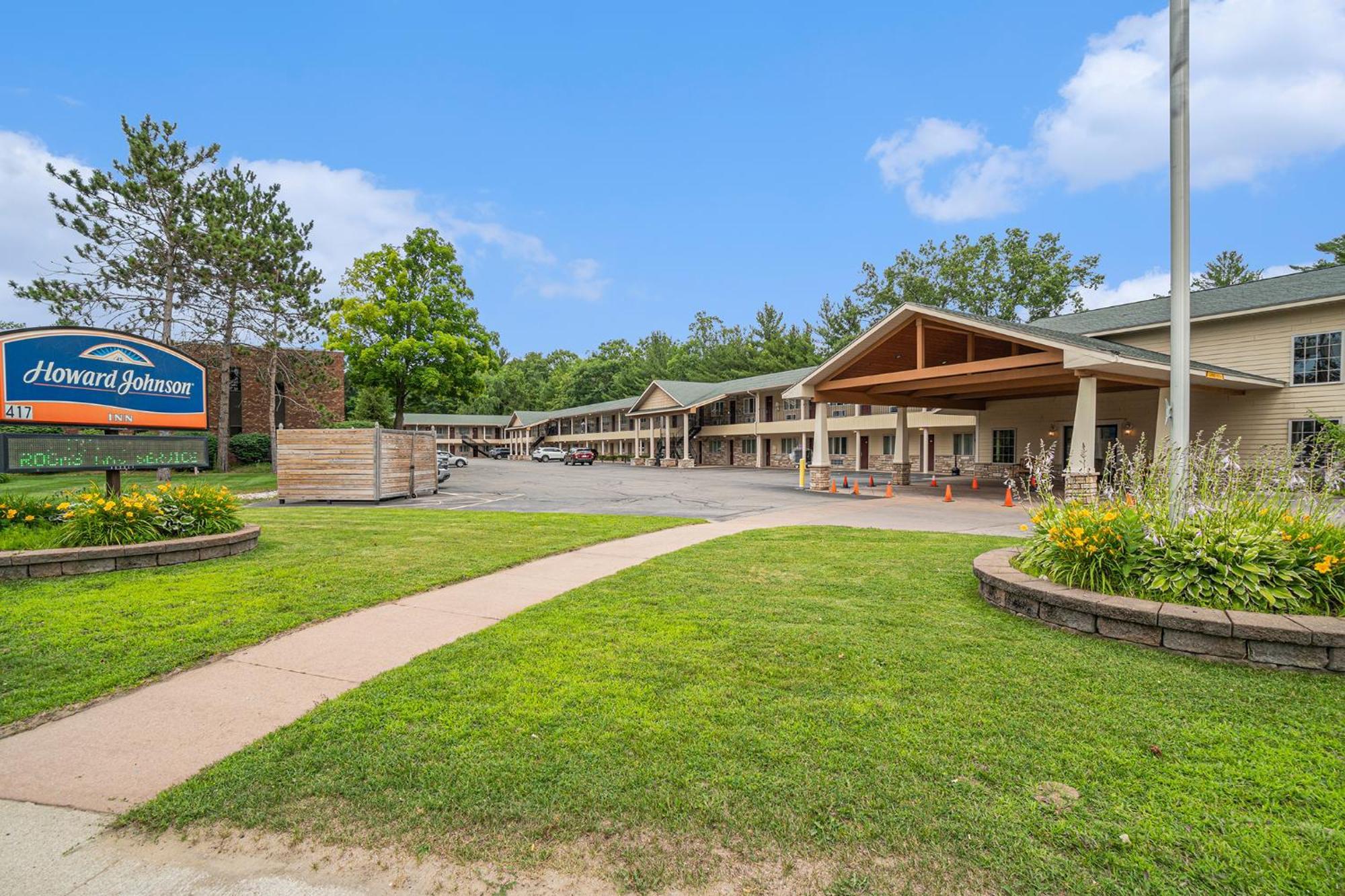Howard Johnson By Wyndham Traverse City Exterior foto